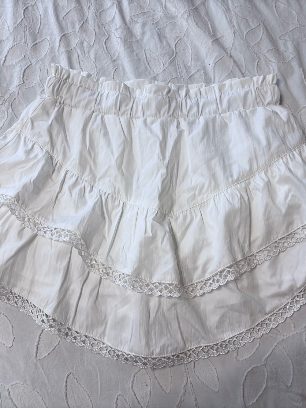 Amazon NWOT White Tiered Lace-Trim Mini Skirt